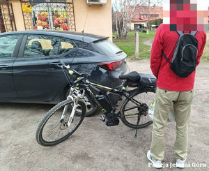 Policjanci odzyskali rower elektryczny i zatrzymali mężczyznę podejrzanego o jego kradzież