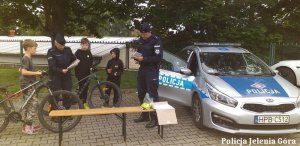 „STOP –rower oznakowany”- jeleniogórscy policjanci znakowali rowery.