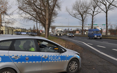 W związku z opadami na drogach ślisko. Policja apeluje o ostrożność i rozsądek.