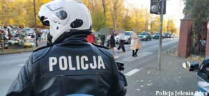 Policjant jeleniogórskiej drogówki pod cmentarzem