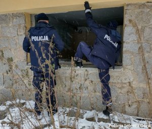 Dzielnicowi sprawdzają miejsca, gdzie mogą przebywać osoby bezdomne