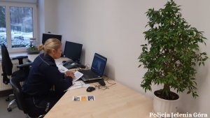 Policjantka nw trakcie spotkania z seniorami