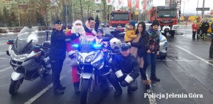 policjanci na motocyklach podczas festynu