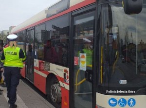 Policjantka , autobus MZK