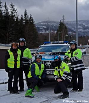 Policjanci, którzy uczestniczyli w patrolach narciarskich