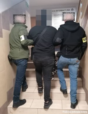 Mężczyzna zatrzymany przez policjantów