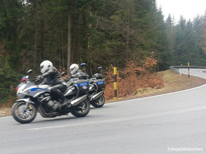 Policjanci jeleniogórskiej drogówki na motocyklach