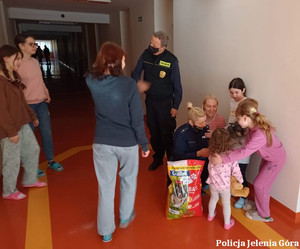 Odzież i karma dla zwierząt przekazana obywatelom Ukrainy