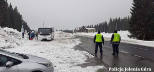 Policjanci ruchu drogowego przy Polanie Jakuszyckiej