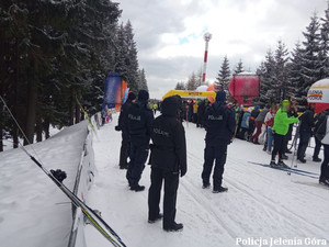 Policjanci czuwają nad bezpieczeństwem na Polanie Jakuszyckiej