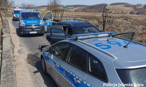 Nie zatrzymał się do kontroli, bo  miał zakaz, narkotyki i niewykluczone, że kierował pod ich wpływem