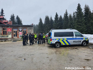 Policjanci, radiowóz policji czeskiej