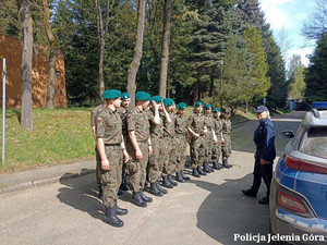 policjantka i klasa mundurowa