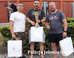 Policjanci na X Nocnym Maratonie dla Służb Mundurowych