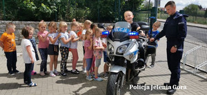 O bezpieczeństwie z przedszkolakami rozmawiali jeleniogórscy policjanci