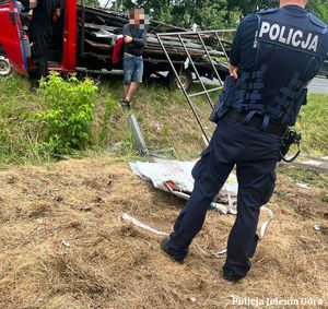 Policjanci i mężczyźni podejrzewani o usiłowanie kradzieży