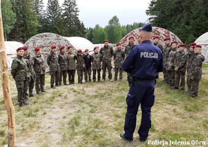 Dzielnicowy sprawdzał bezpieczeństwo dzieci na obozach harcerskich w Szklarskiej Porębie