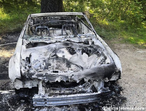 Podpalił auto pokrzywdzonego za to, że spotkał się z jego partnerką