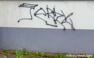 Dwóch 15-latków odpowie za malowanie graffiti