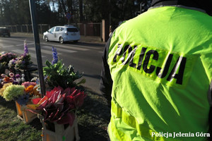 Policjant w trakcie akcji znicz