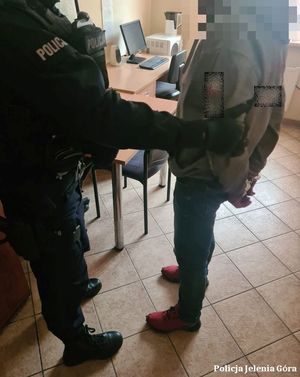 Policjant i zatrzymany