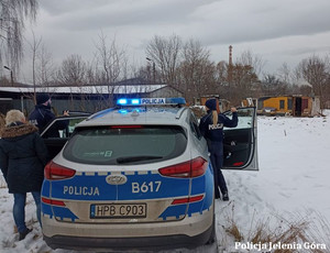 Na pomoc bezdomnym. Wspólne działania jeleniogórskich policjantów, strażników miejskich i pracowników Miejskiego Ośrodka Pomocy Społecznej