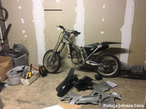 Policjanci odzyskali motocykl i zatrzymali mężczyznę podejrzanego o jego kradzież