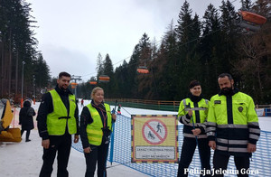 Policjanci z Jeleniej Góry i z Czech we wspólnym patrolu narciarskim w Karpaczu w ramach współpracy transgranicznej