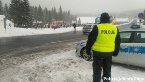 Policjant w trakcie zabezpieczenia Biegu Piastów