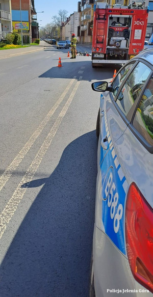 Groźne zdarzenie z udziałem rowerzysty. Policja apeluje o ostrożność