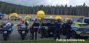 policjanci na festynie