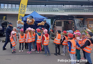 policjanci na festynie