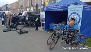 policjanci na festynie