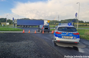 wypadek Volvo i hulajnoga elektryczna