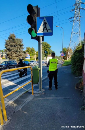 Policjant pod szkołą