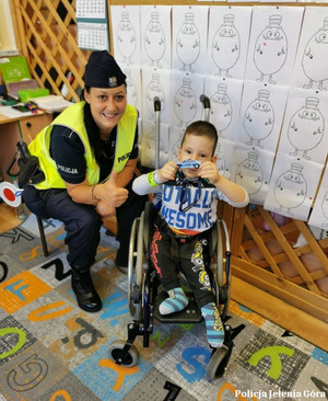 Policjanci na potkaniu z uczniami