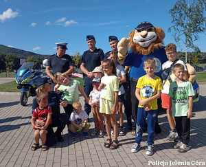 Policjanci na festynie rodzinnym w Podgórzynie