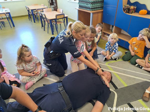 Policjanci na spotkaniu z przedszkolakami