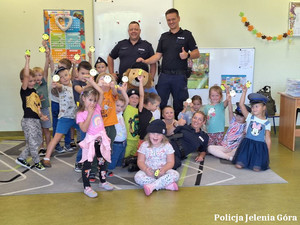 Policjanci na spotkaniu z przedszkolakami