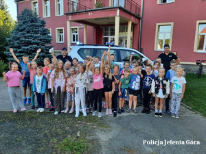 Bezpieczny uczeń - dzielnicowi w Szkole Podstawowej w Sosnówce oraz w Ścięgnach