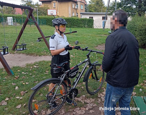 policjanci na rowerze