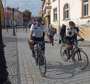 policjanci na rowerze