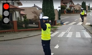 Jak się zachować, gdy policjant kieruje ruchem?