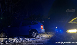 zatrzymanie , pojazd skoda i radiowóz