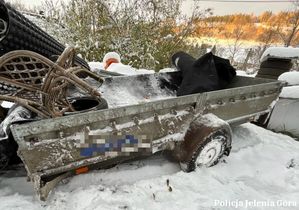 Przyczepka samochodowa odzyskana, a mężczyzna podejrzany o jej kradzież zatrzymany