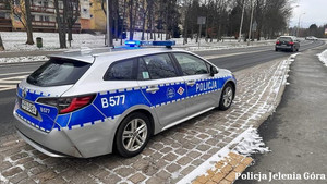 W związku z roztopami na drogach ślisko. Policja apeluje  o ostrożność i rozsądek