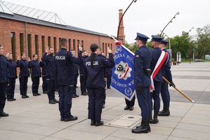 Komendant Wojewódzki Policji we Wrocławiu witał nowych dolnośląskich policjantów. Dwóch z nich służyć będzie w Jeleniej Górze