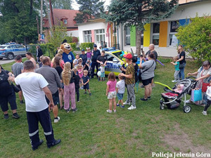 Policjanci na festynie