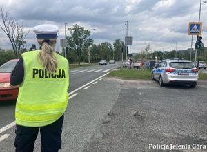 Policjantka podczas akcji prędkość