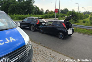 Policjanci zatrzymali nietrzeźwą kierującą, która spowodowała kolizję. Straci nie tylko  prawo jazdy, ale również  samochód